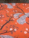 Diseño floral con pavo real/fondo naranja MT675204-5.30MT2